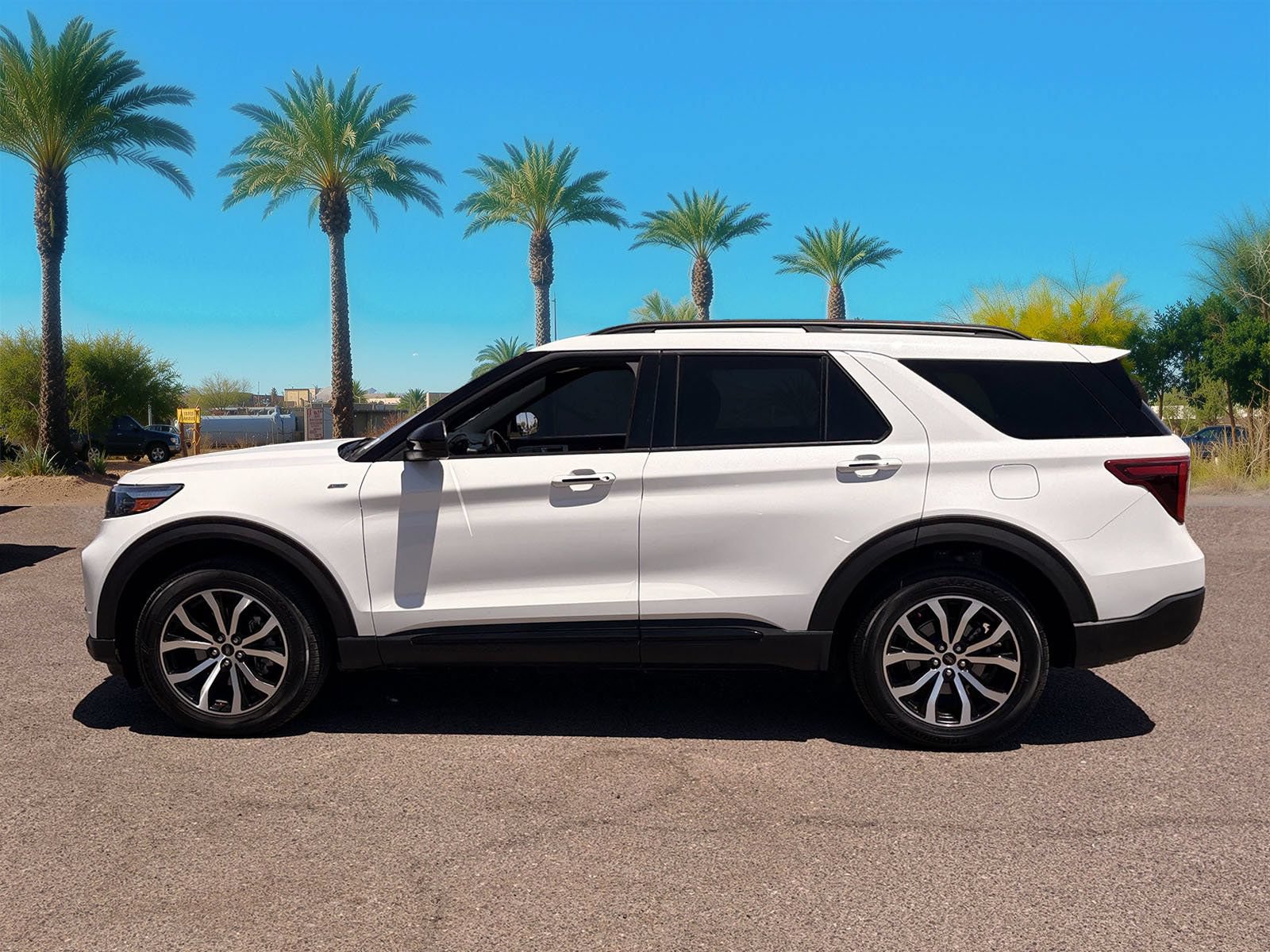 Certified 2023 Ford Explorer ST-Line AWD/4WD image 2