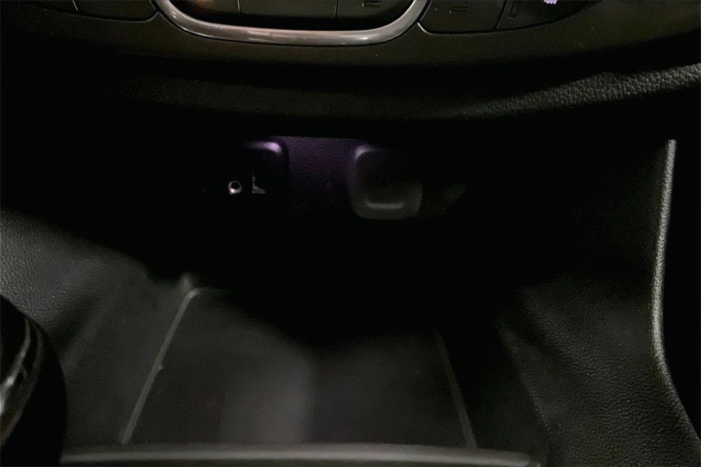 Used 2018 Chevrolet Traverse LT image 32