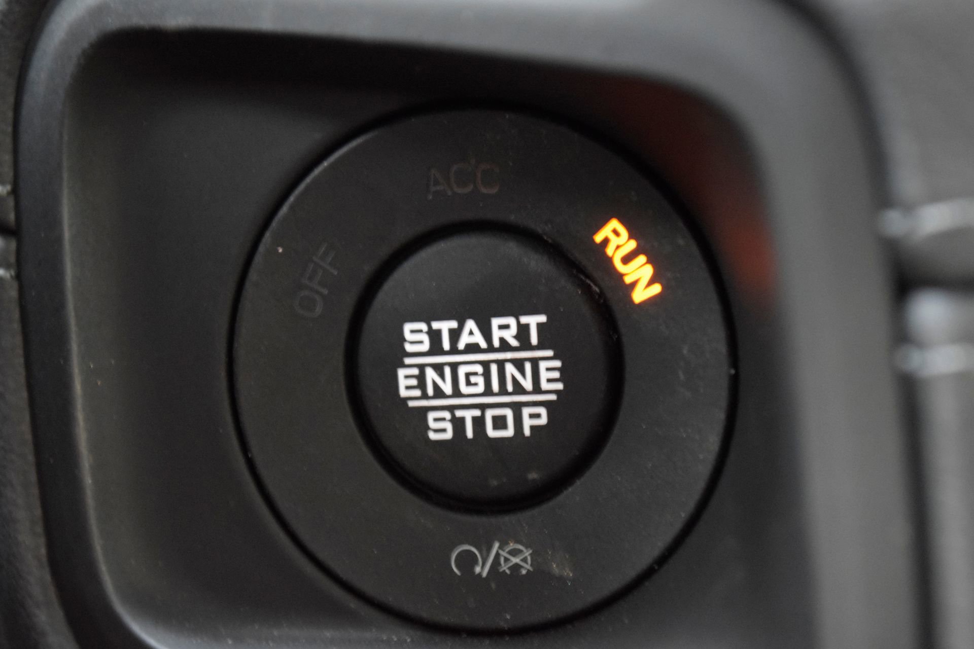 Used 2025 Jeep Gladiator Mojave w/ Convenience Group AWD/4WD image 15