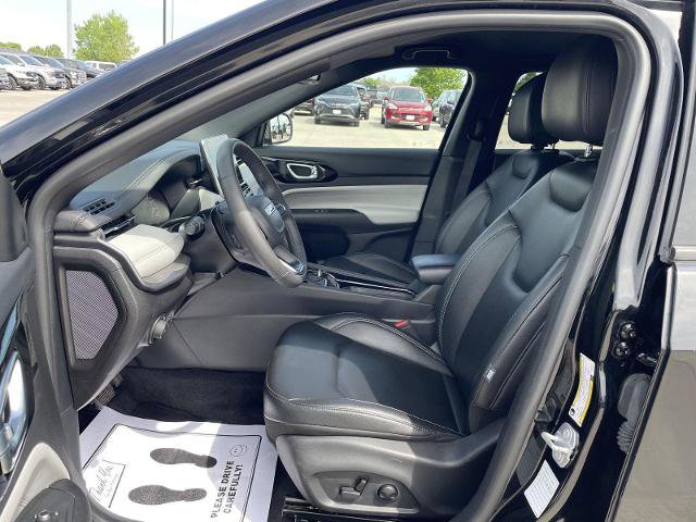 Used 2025 Jeep Compass Limited AWD/4WD image 17