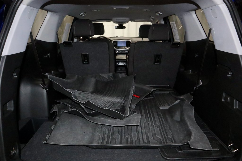 Used 2023 GMC Acadia SLE w/ Driver Convenience Package image 14