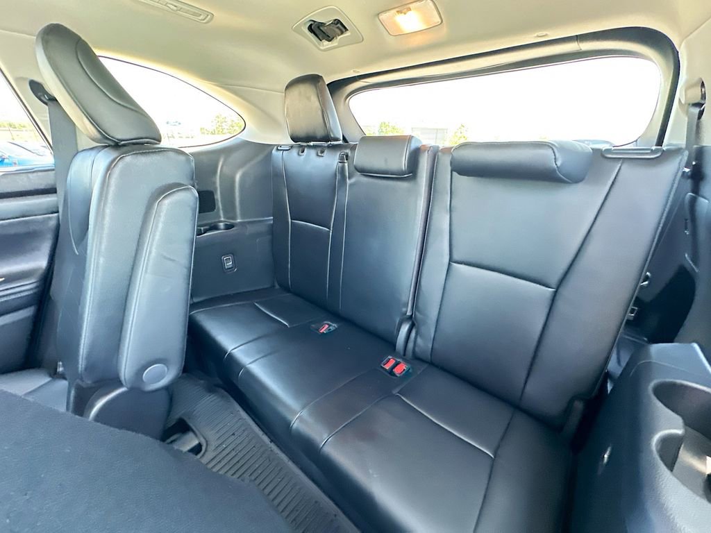 Used 2025 Toyota Highlander XLE AWD/4WD image 4