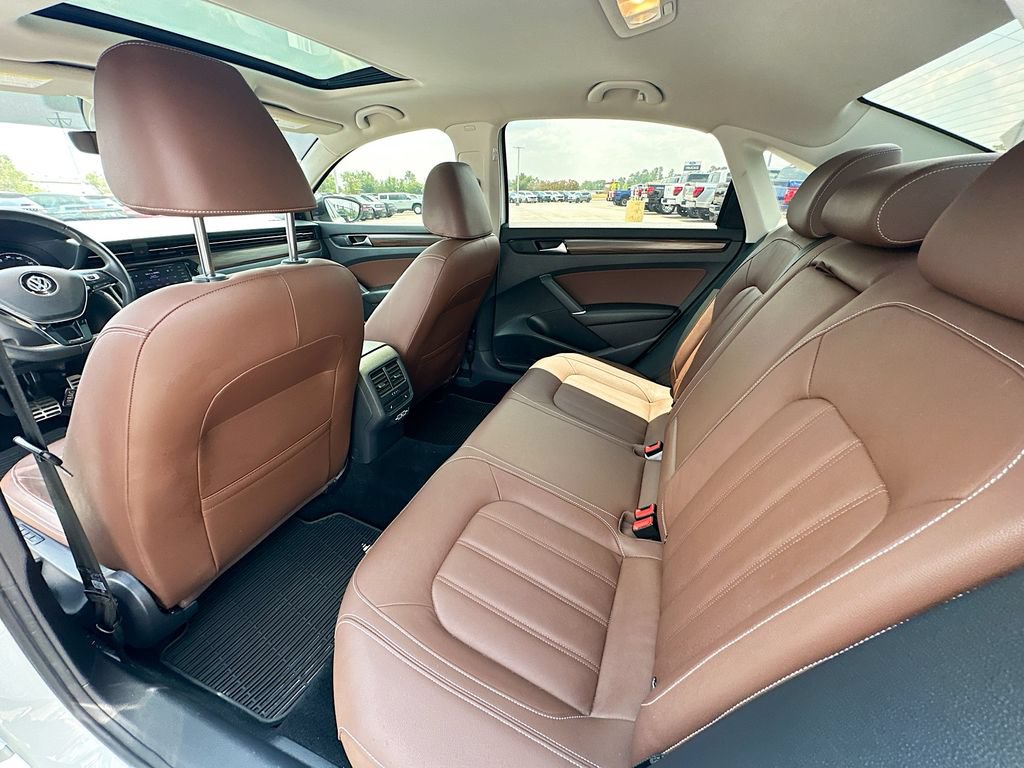 Used 2022 Volkswagen Passat 2.0T FWD image 4