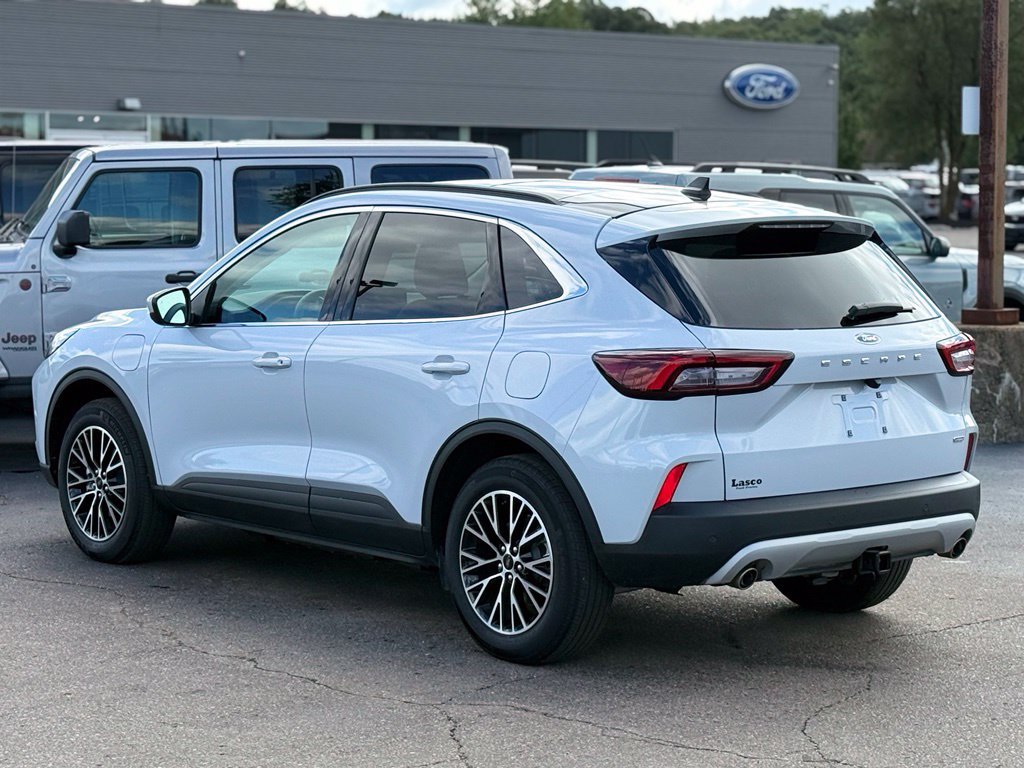 Certified 2026 Ford Escape SE w/ Class II Trailer Tow Package FWD image 35