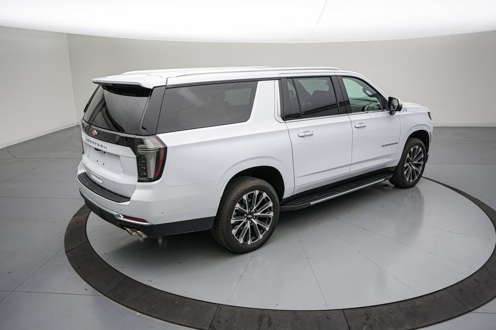 Used 2026 Chevrolet Suburban High Country w/ Sun And Tow Package AWD/4WD image 4