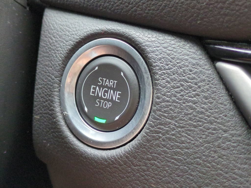 Used 2024 Cadillac XT4 Premium Luxury FWD image 31