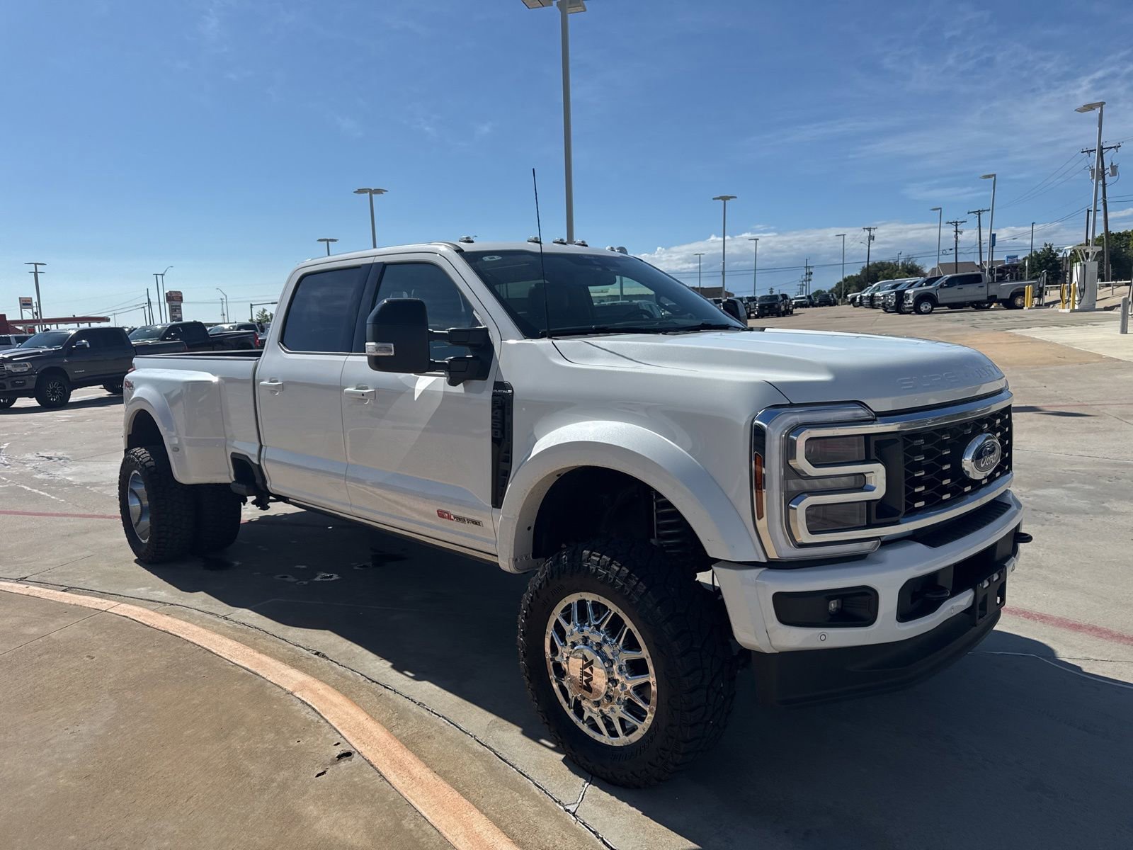 Certified 2025 Ford F450 Platinum w/ FX4 Off-Road Package AWD/4WD image 3