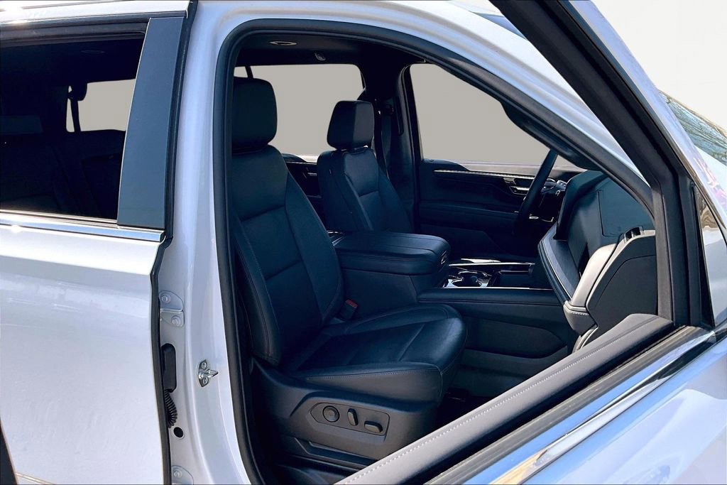 Used 2025 Chevrolet Tahoe LT image 7