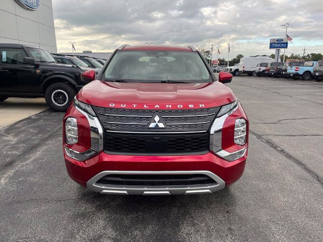 Used 2023 Mitsubishi Outlander AWD image 2