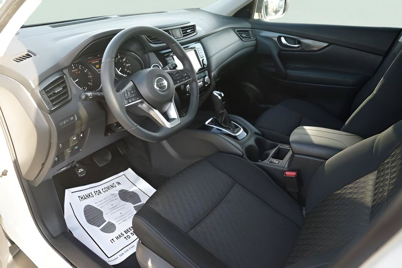 Used 2018 Nissan Rogue SV w/ Premium Package FWD image 8