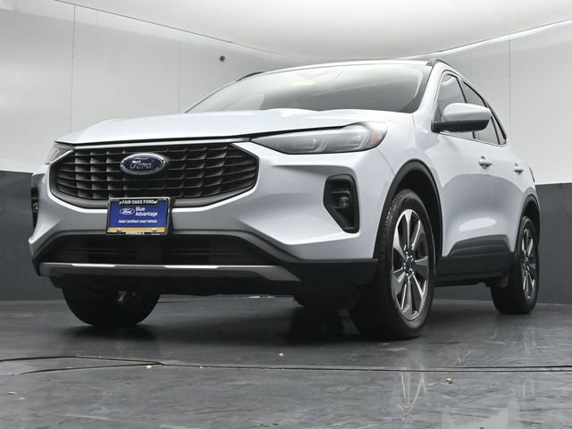 Certified 2025 Ford Escape Platinum AWD/4WD image 2
