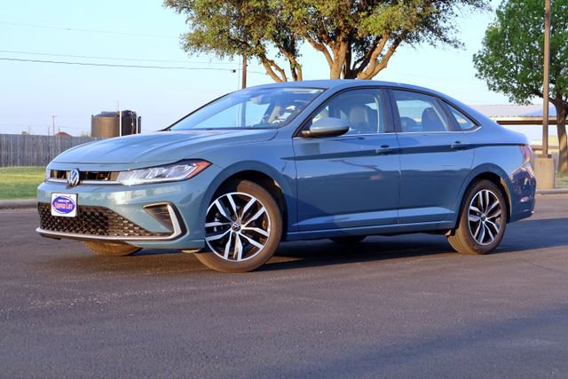 Used 2025 Volkswagen Jetta SE image 16