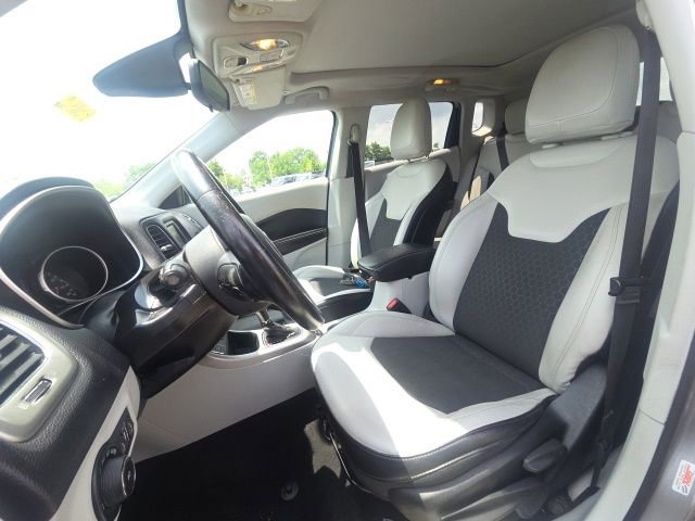 Used 2018 Jeep Compass Latitude FWD image 23