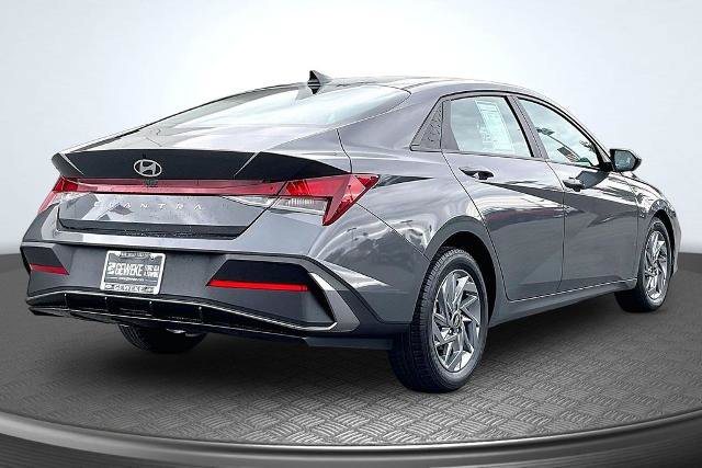 Used 2024 Hyundai Elantra SEL FWD image 2