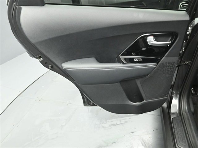Used 2022 Kia Niro EX image 39