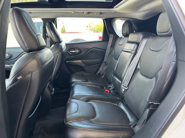 Used 2019 Jeep Cherokee Limited w/ Luxury Group AWD/4WD image 14