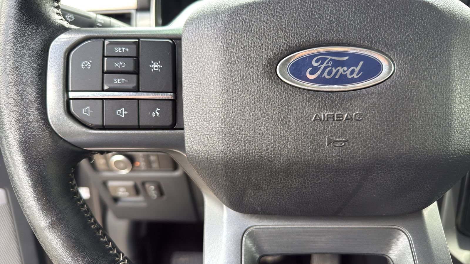 Certified 2022 Ford F150 Lariat w/ Trailer Tow Package AWD/4WD image 16
