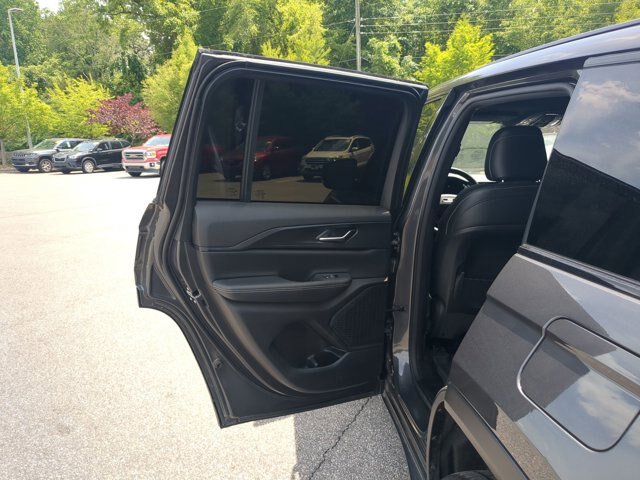 Used 2024 Jeep Grand Cherokee Altitude AWD/4WD image 29