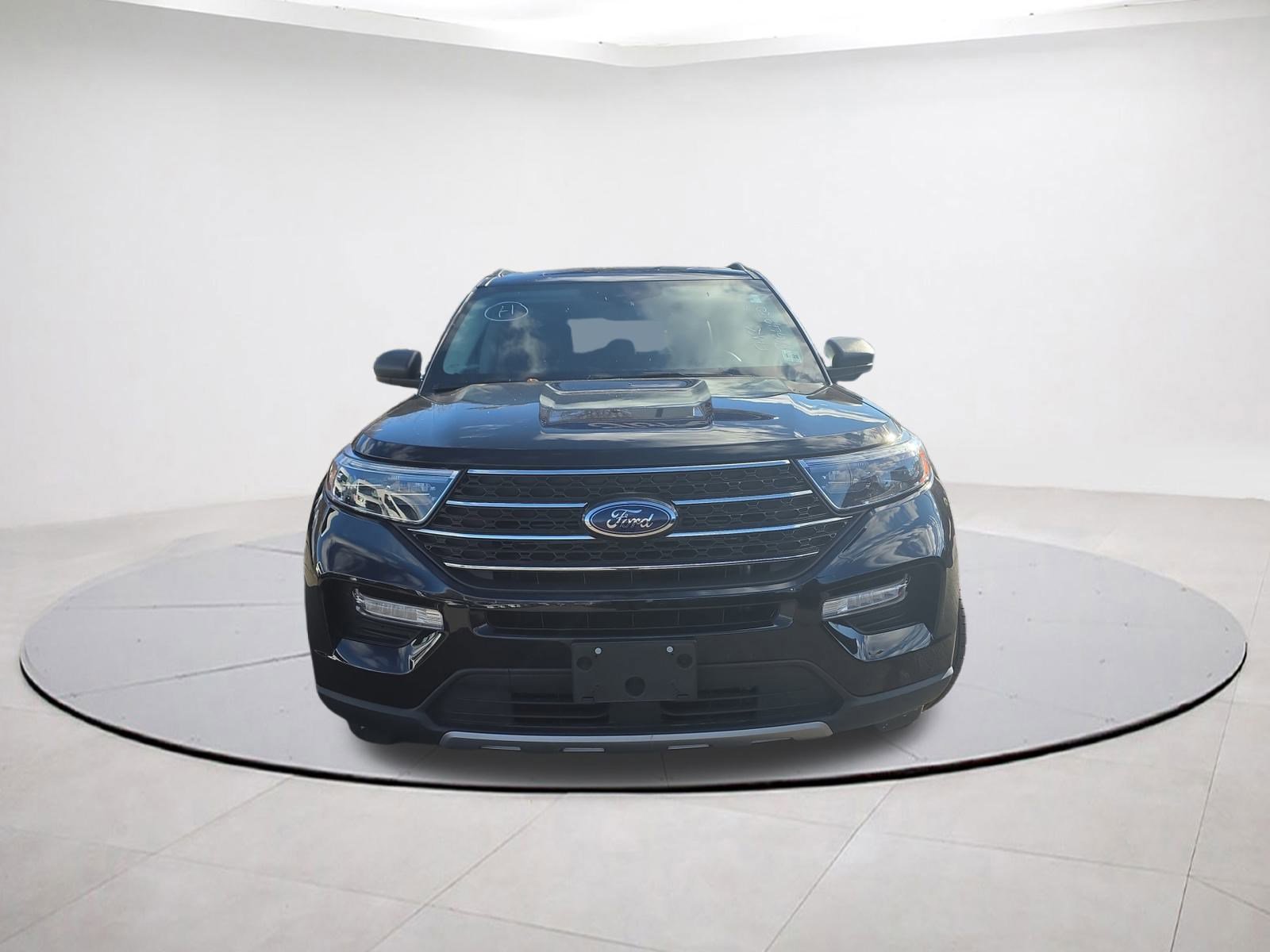 Certified 2022 Ford Explorer XLT w/ Equipment Group 202A image 10