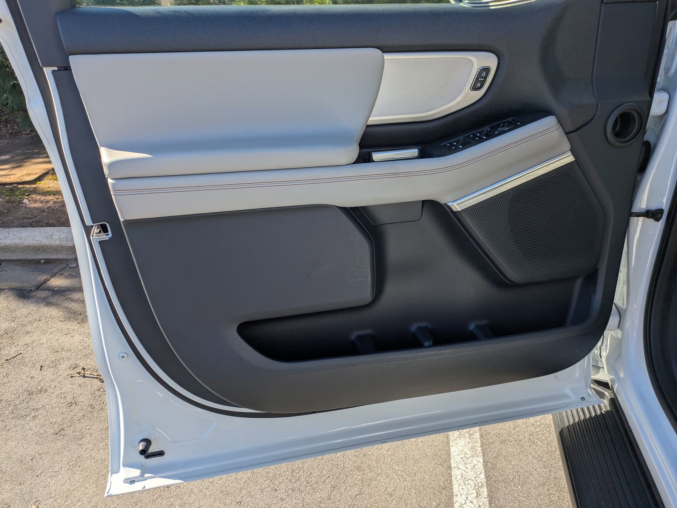 Certified 2025 Ford Expedition Active image 10