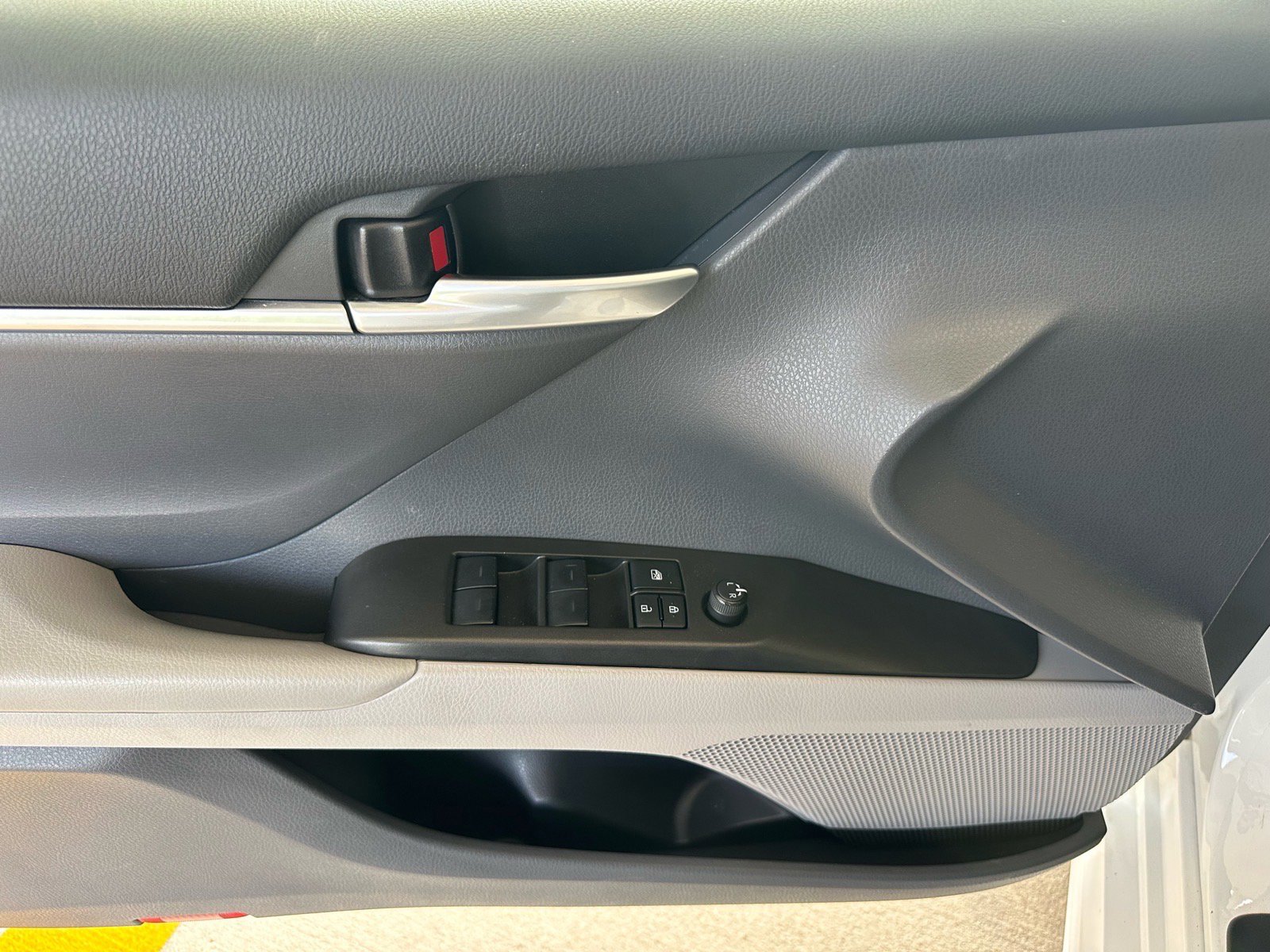 Used 2023 Toyota Camry SE w/ Convenience Package image 14