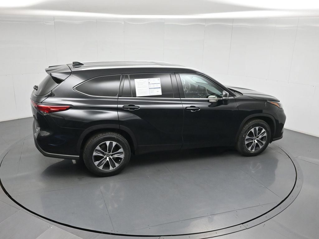 Used 2022 Toyota Highlander XLE FWD image 42