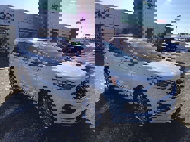 Certified 2022 Ford Edge Titanium w/ Equipment Group 301A image 6