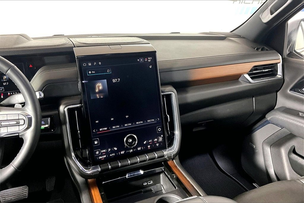 Used 2025 GMC Yukon Denali image 5