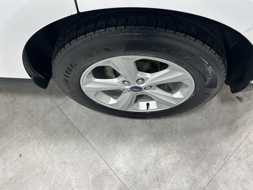 Certified 2020 Ford Edge SE image 10