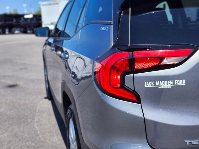 Used 2020 GMC Terrain SLE w/ Driver Convenience Package AWD/4WD image 9