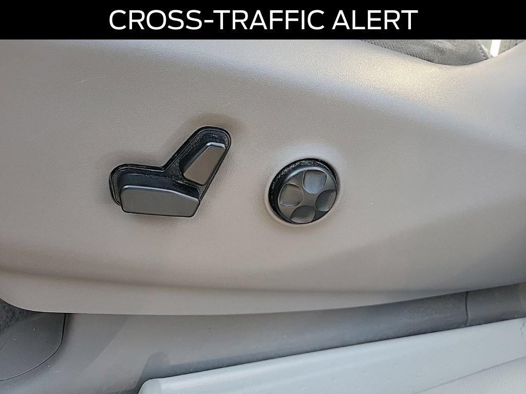 Used 2017 Chrysler Pacifica Touring-L Plus FWD image 19
