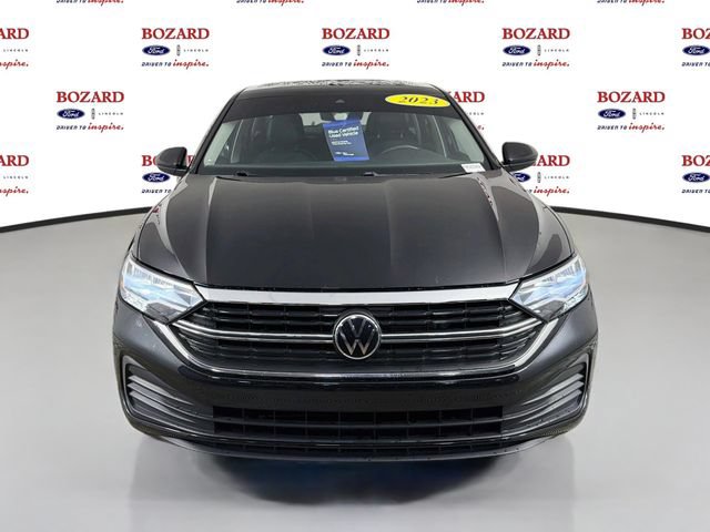 Used 2023 Volkswagen Jetta SE FWD image 2
