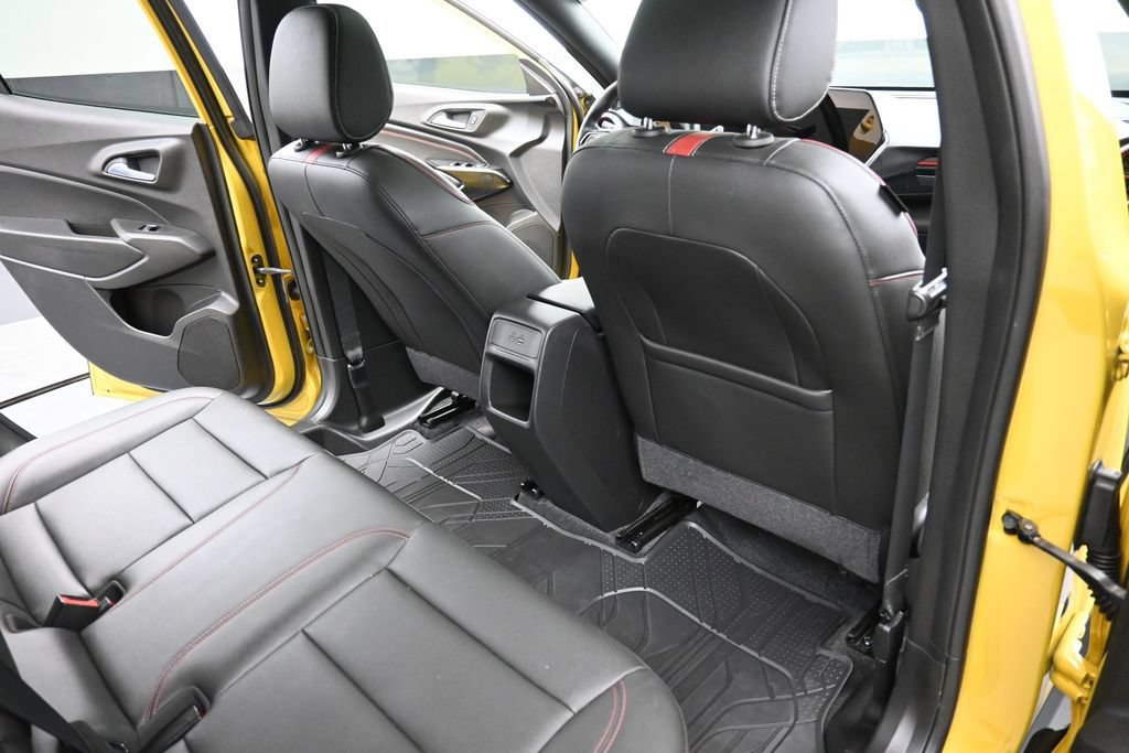 Used 2024 Chevrolet Trax RS w/ Sunroof Package FWD image 10