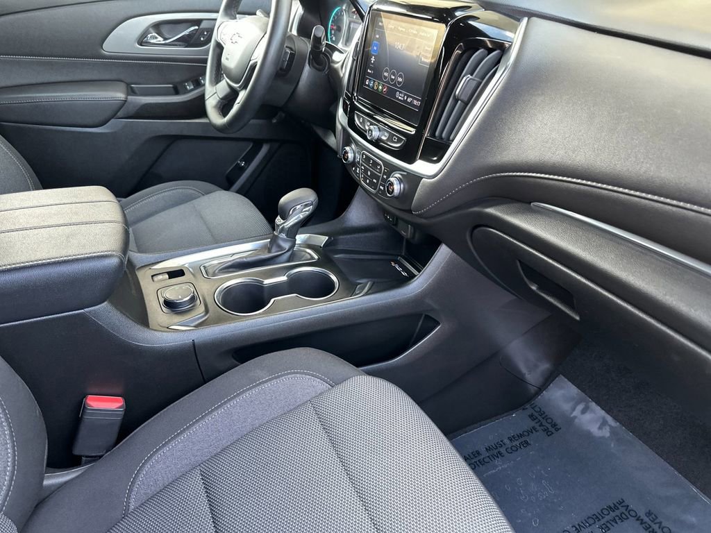 Used 2023 Chevrolet Traverse LT image 16