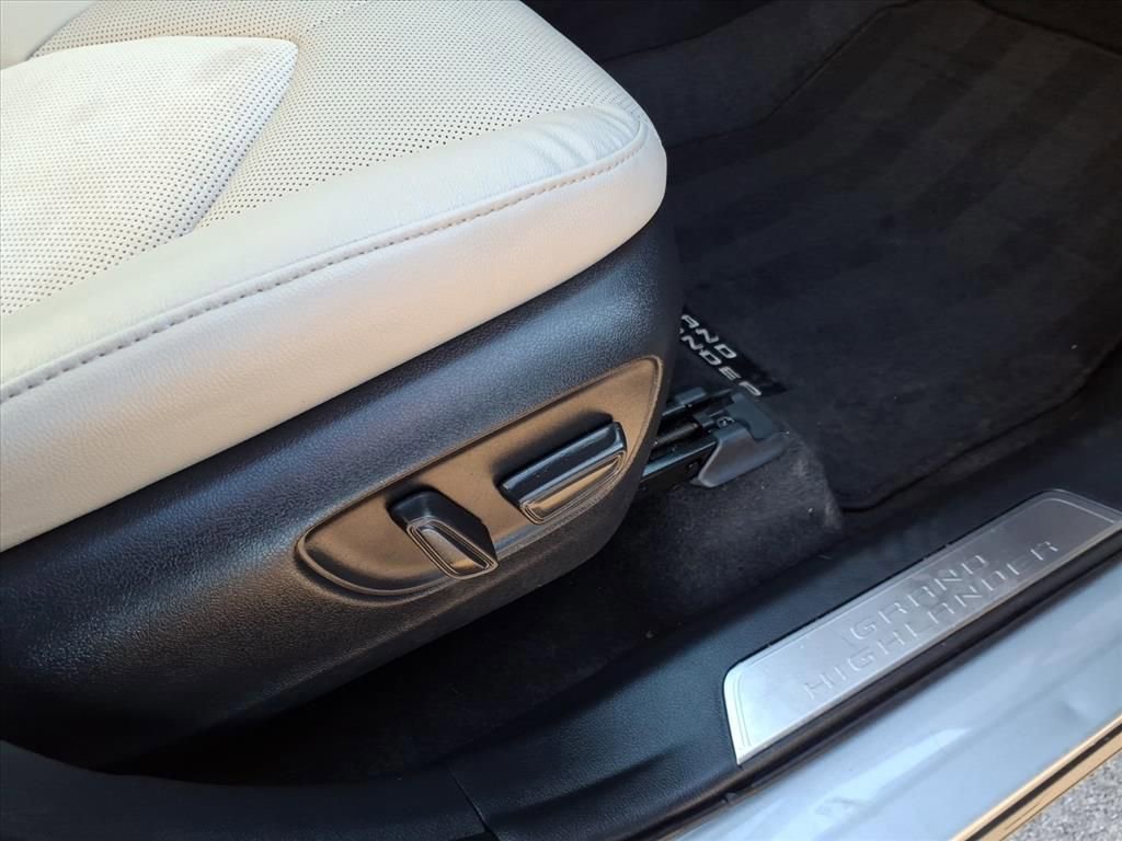 Used 2024 Toyota Grand Highlander AWD Hybrid image 9