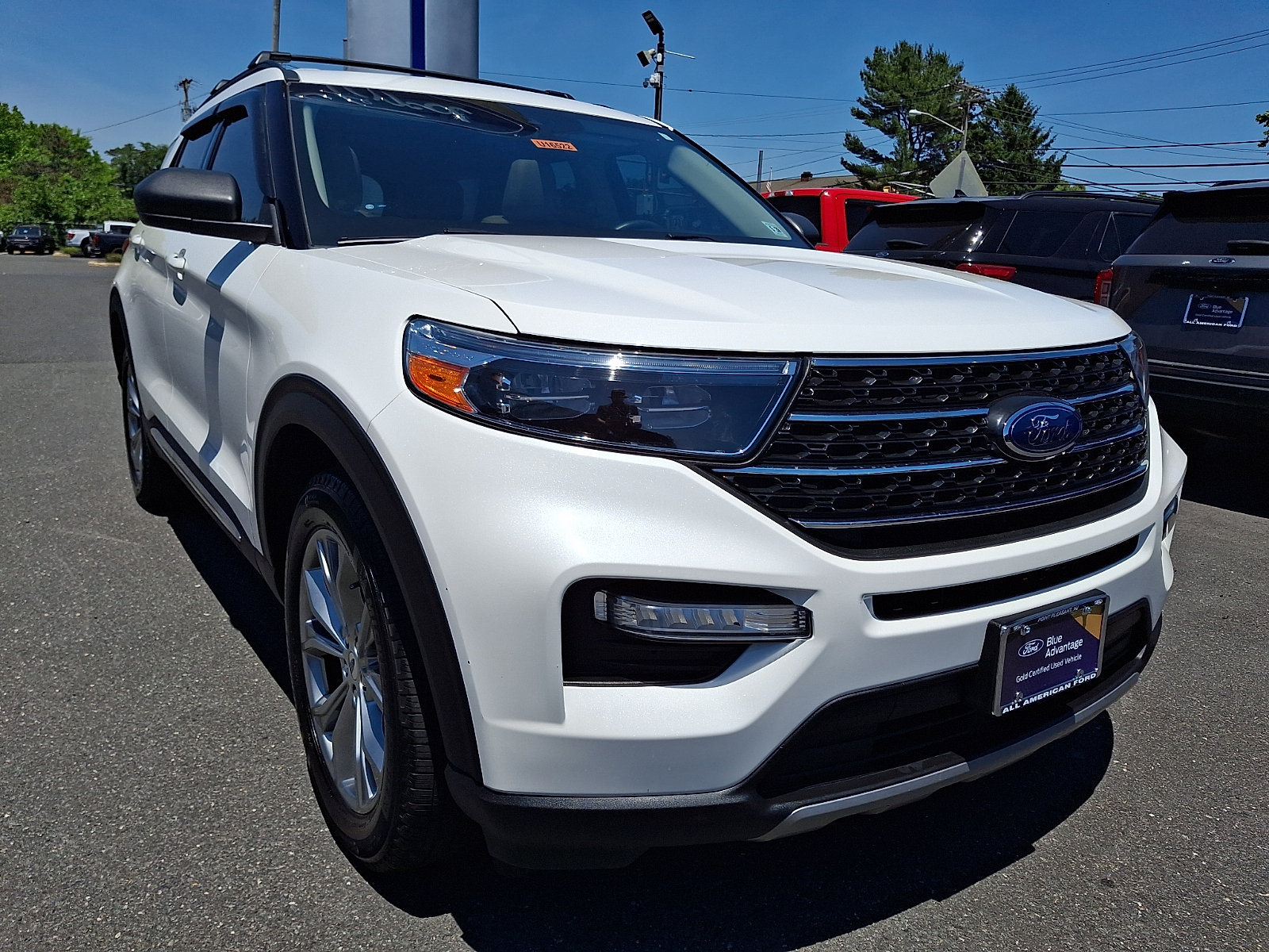 Certified 2022 Ford Explorer XLT w/ Equipment Group 202A AWD/4WD image 2