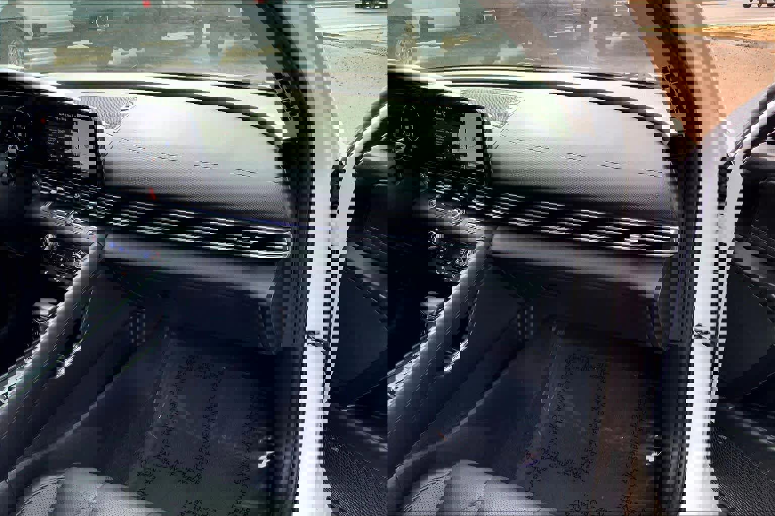 Used 2023 Hyundai Elantra Limited image 18