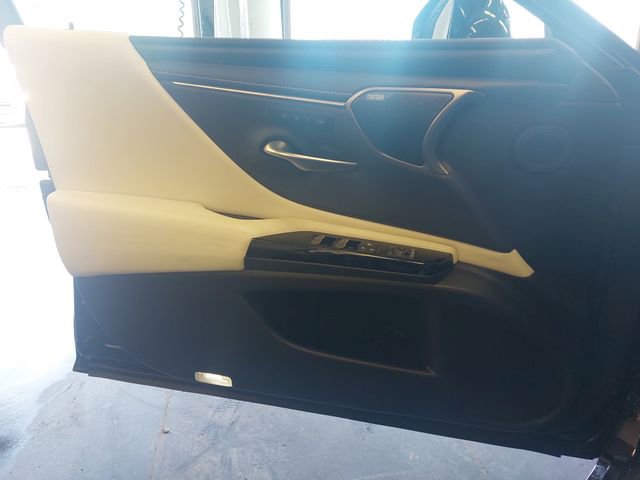 Used 2022 Lexus ES 300h w/ Premium Package image 27