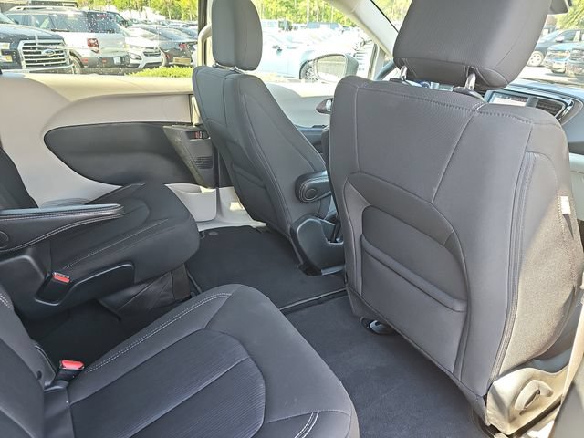 Used 2024 Chrysler Voyager LX FWD image 13
