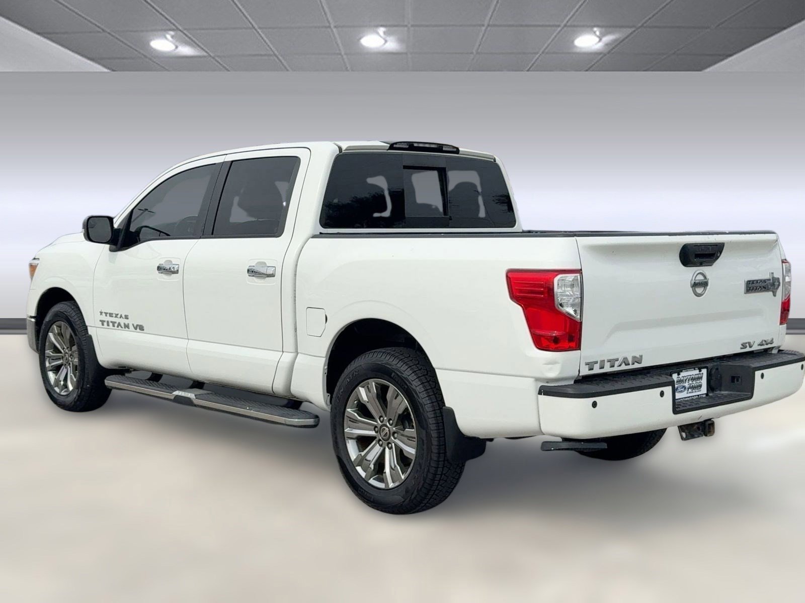 Used 2018 Nissan Titan SV w/ SV Convenience Package image 5