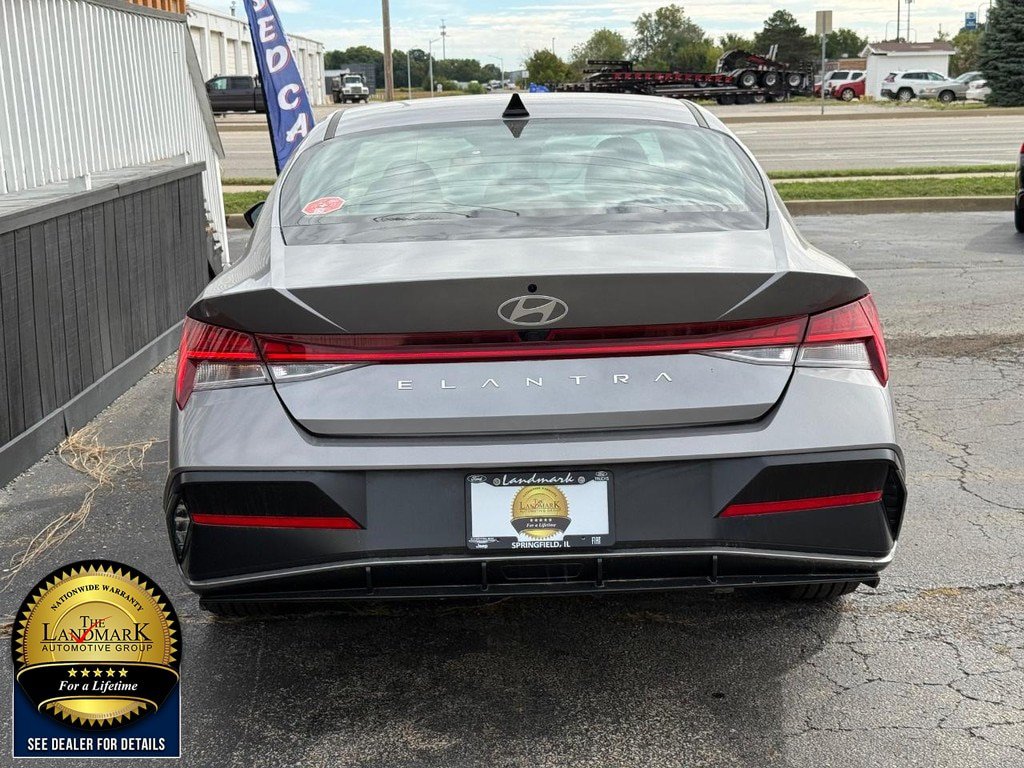 Used 2025 Hyundai Elantra SEL FWD image 6
