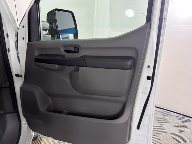 Used 2017 Nissan NV 3500 SL RWD image 26