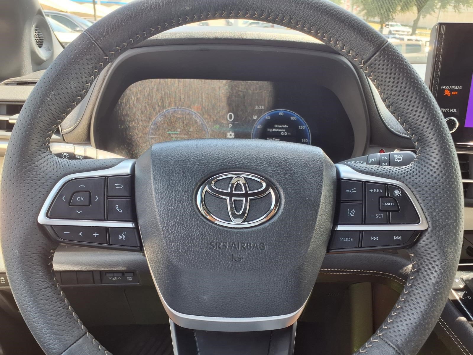 Used 2025 Toyota Sienna Limited AWD/4WD image 24
