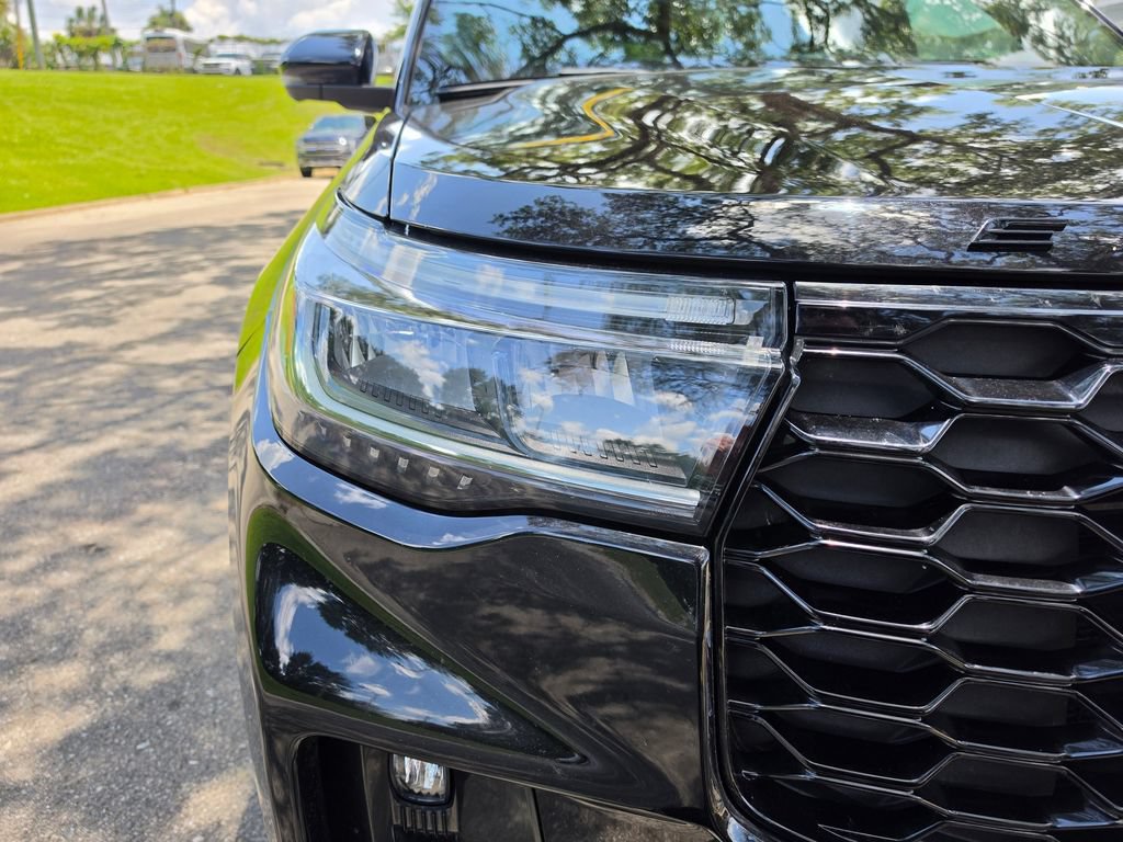 Certified 2025 Ford Explorer ST RWD image 13