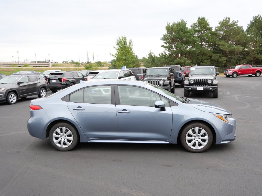 Used 2025 Toyota Corolla LE FWD image 5