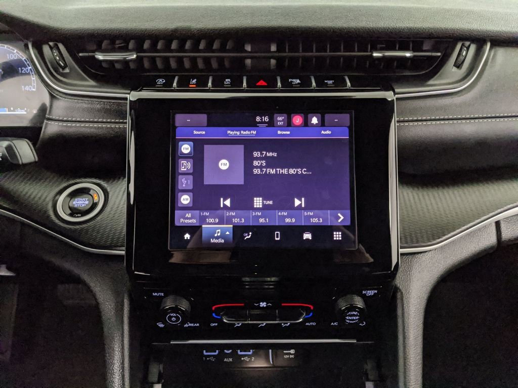 Used 2025 Jeep Grand Cherokee Laredo X image 8