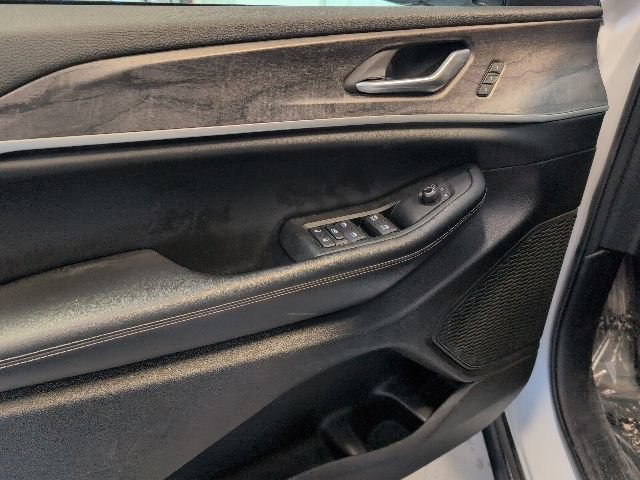 Used 2023 Jeep Grand Cherokee L Limited w/ Luxury Tech Group II AWD/4WD image 14