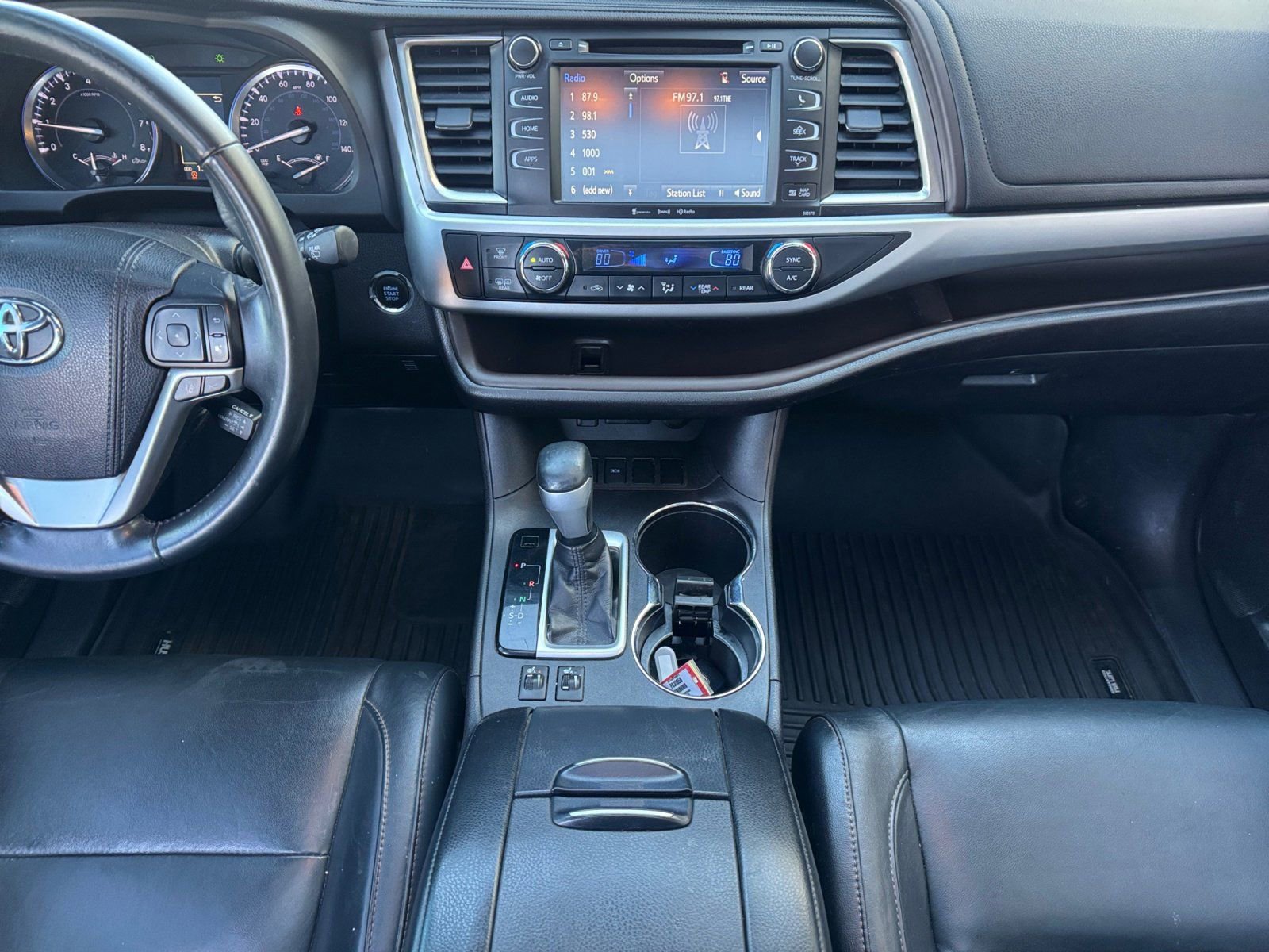 Used 2017 Toyota Highlander XLE image 11