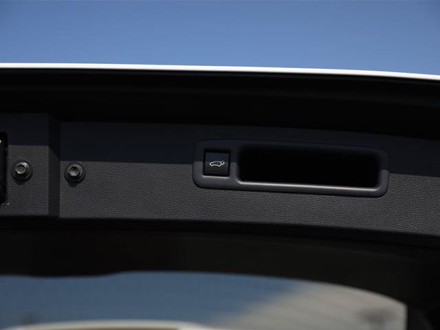 Used 2023 Toyota Highlander XLE FWD image 14