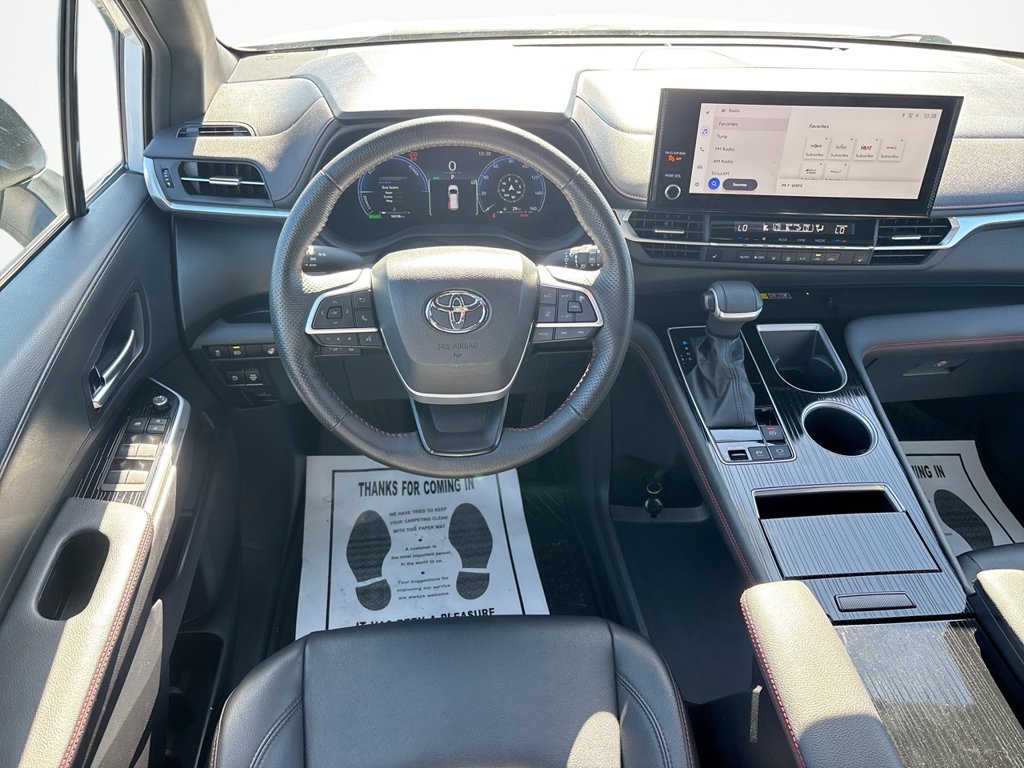 Used 2025 Toyota Sienna XSE AWD/4WD image 19